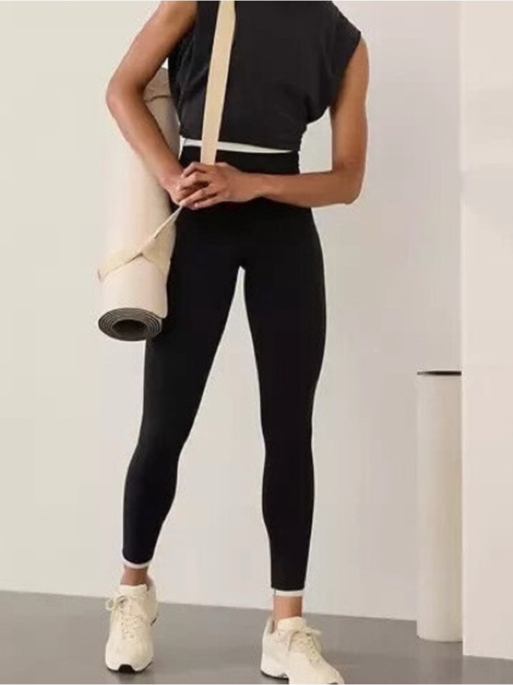 Athleta Black & Cream Transcend Tipped 7/8 tight legging